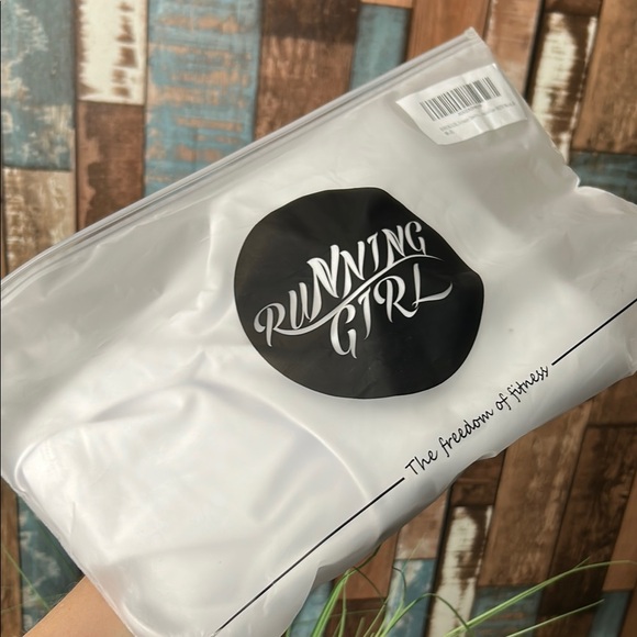 Women's medium Strapy sports bra White Tank Top - Picture 12 of 14